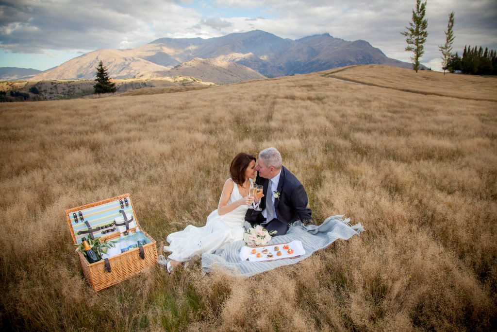 bride and groom having picnic