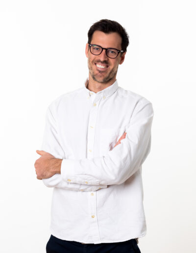 studio offie portrait of male in white shirt